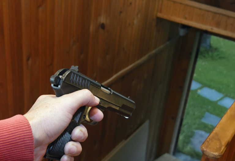 Arma de Fogo Um Recurso Para Salvar Vidas de Cidadãos de Bem